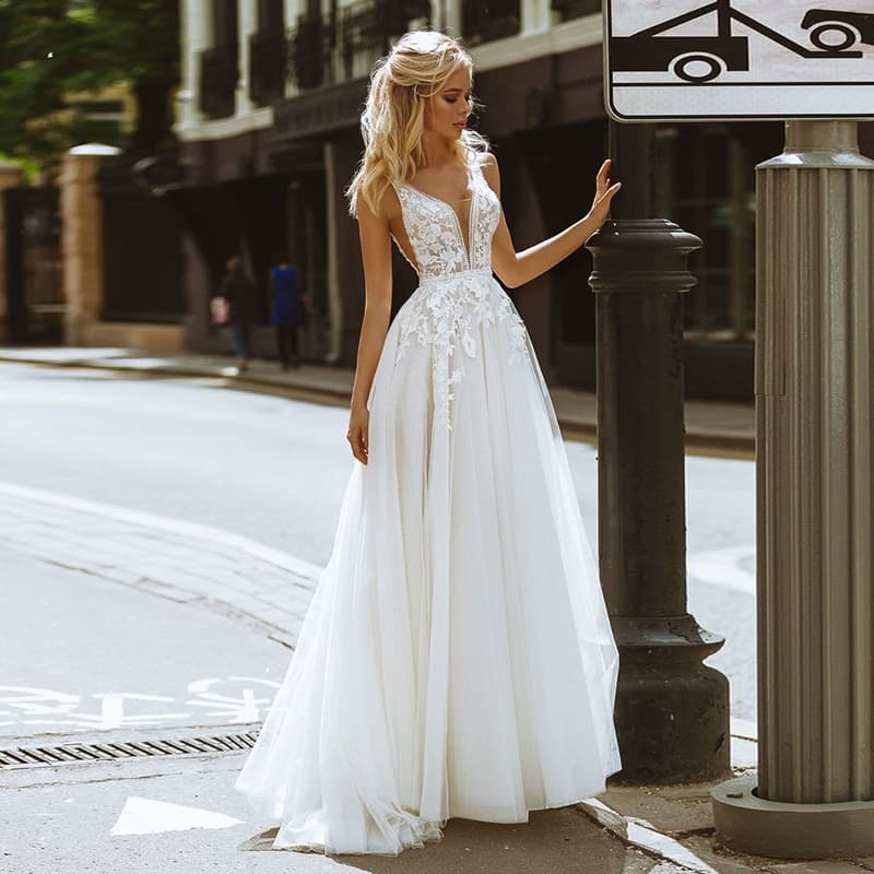 New Boho Wedding Dresses Deep V Neck Appliques Lace Pearls Butons Back A-Line Tulle Formal Gown Beach Simple Bridal Dress