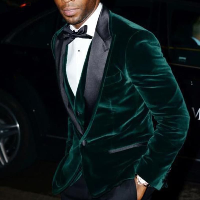New Velvet Slim Fit Men Suits for Prom with Black Peaked Lapel Dark Green Blazer 3 Piece Groom Wedding Tuxedo Male Fashion Stage