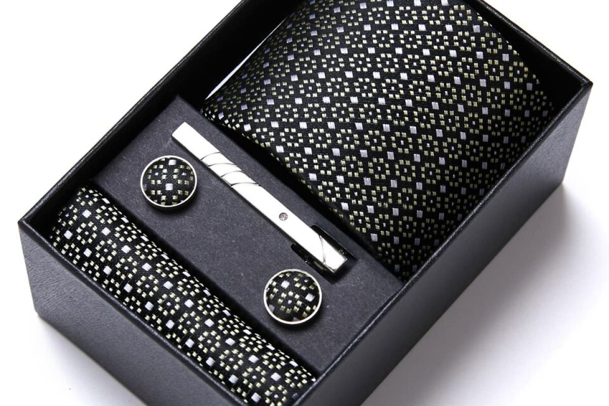 MEN TIE AND Watch Metal Matching