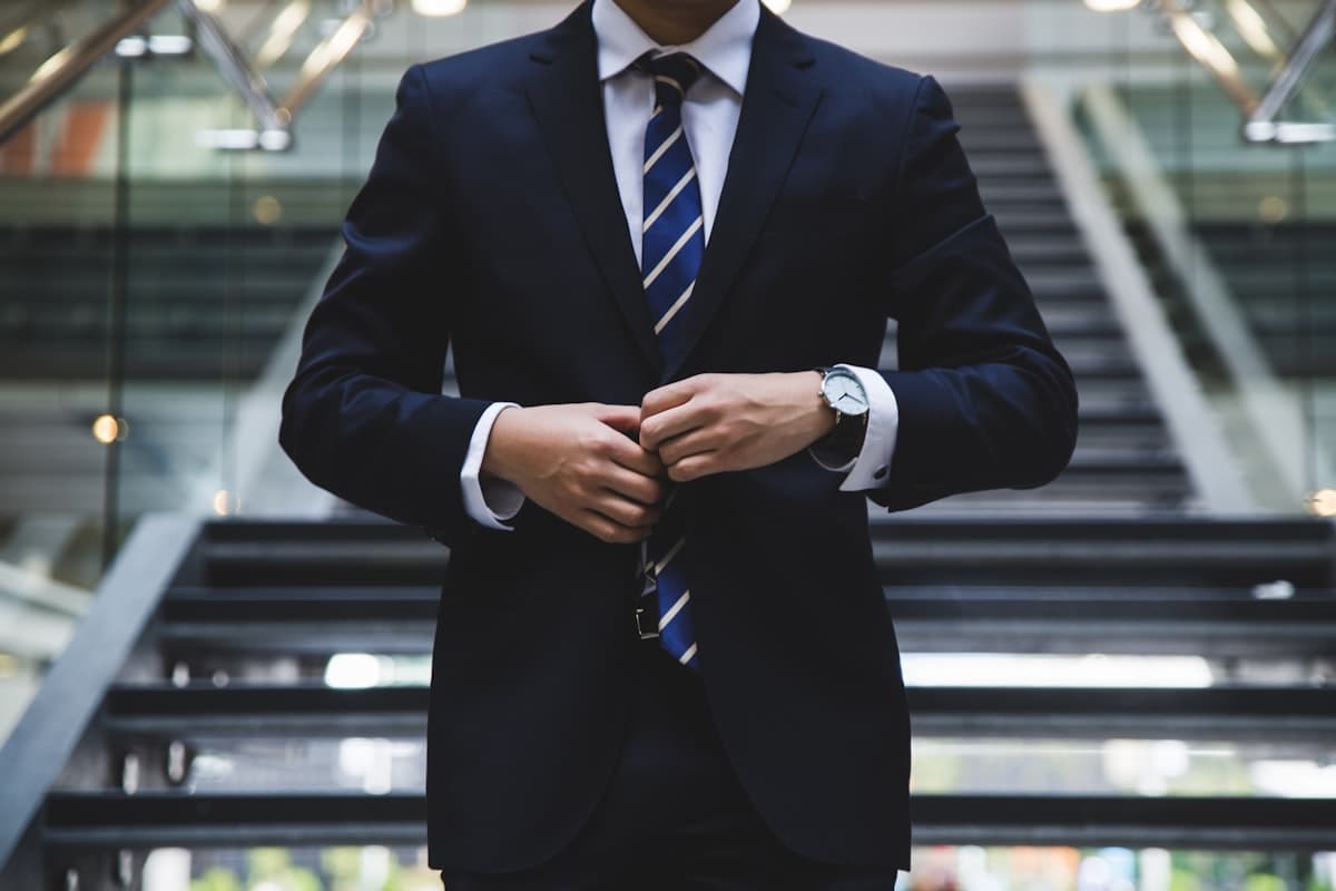 Men’s Smart Casual: Denim and Tailoring Done Right
